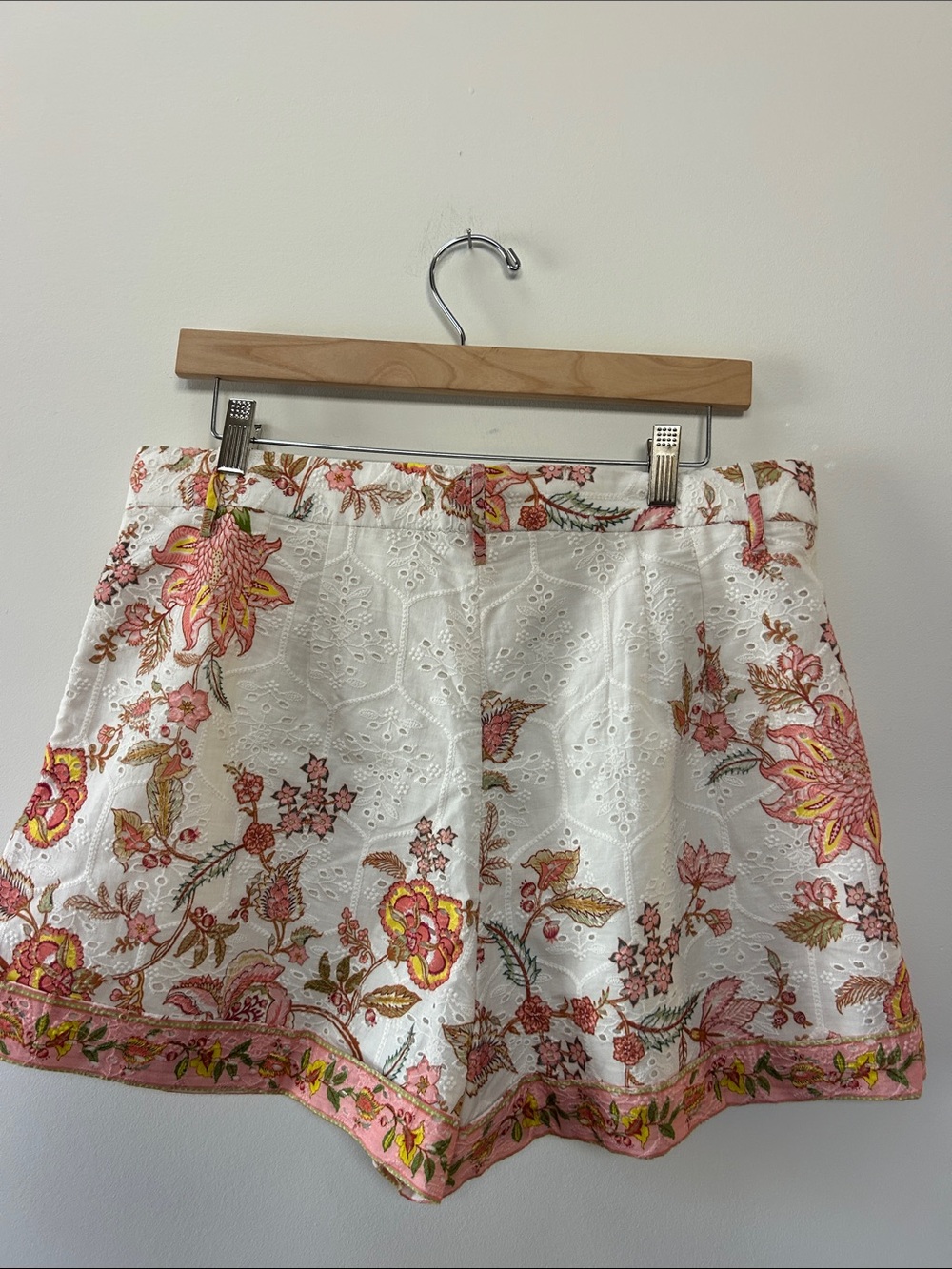 Hemant & Nandita white floral eyelet belted shorts - Picture 4 of 11